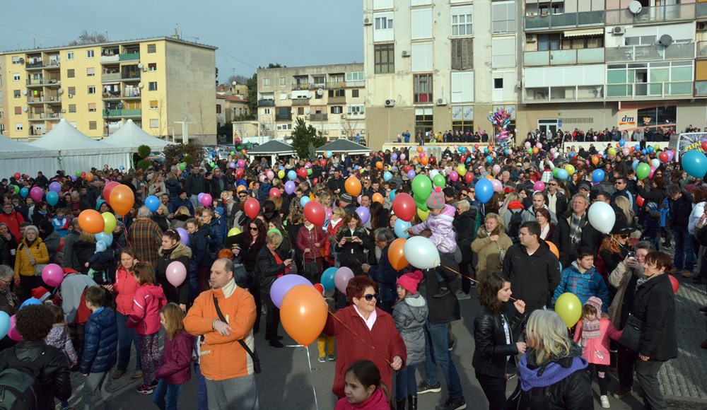 PULA, 31.12.2018. - ZADNJI DAN, TRZNICA VERUDA, DOCEK NOVE GODINE U PODNE, BALONI, KONFETISnimio Neven LAZAREVIC